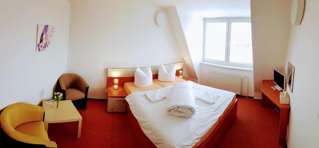 Agrohotel Tri Brezy Hrustin Экстерьер фото