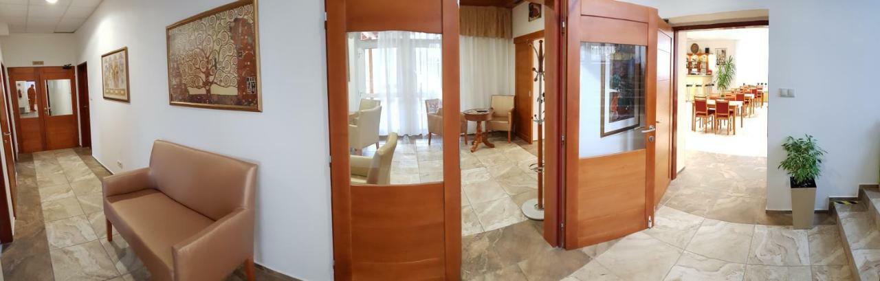 Agrohotel Tri Brezy Hrustin Экстерьер фото