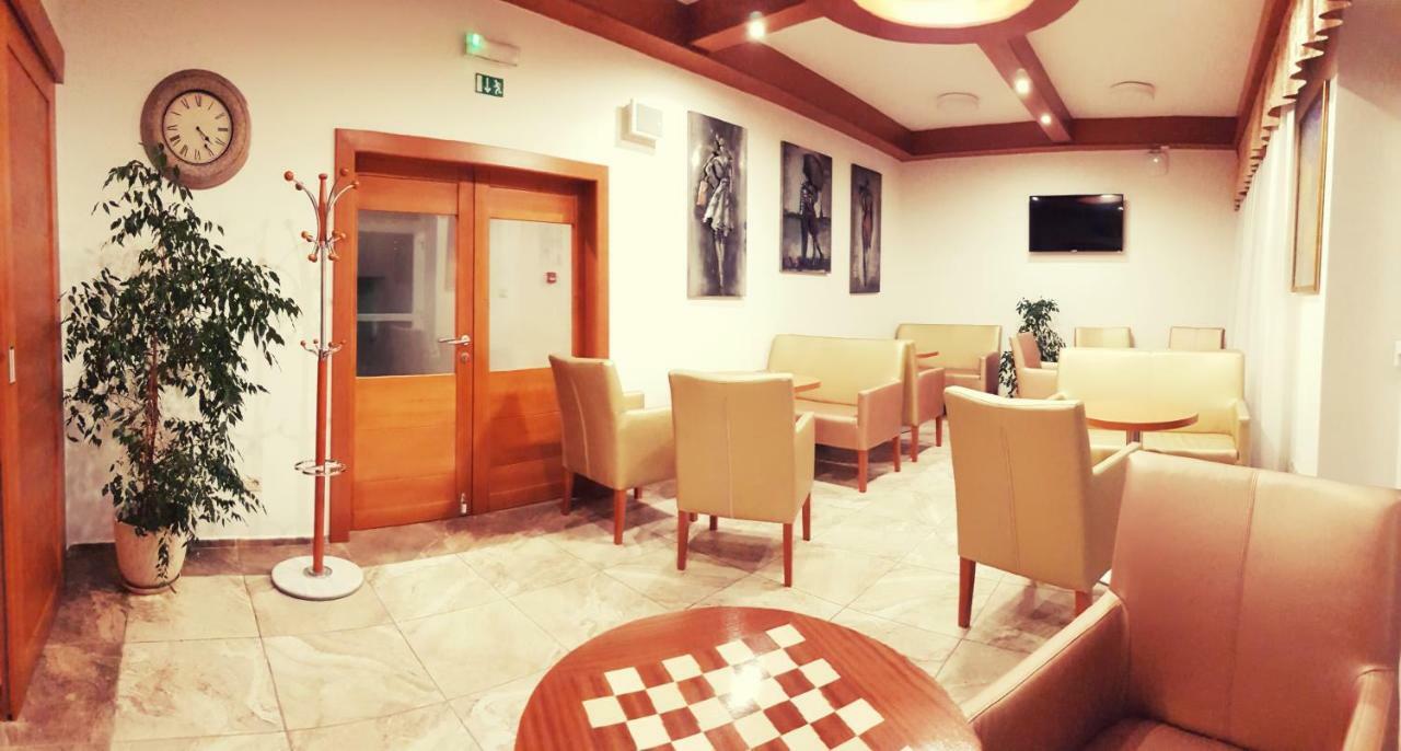 Agrohotel Tri Brezy Hrustin Экстерьер фото