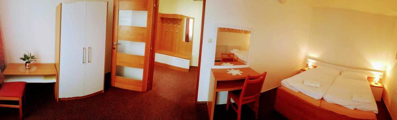 Agrohotel Tri Brezy Hrustin Экстерьер фото