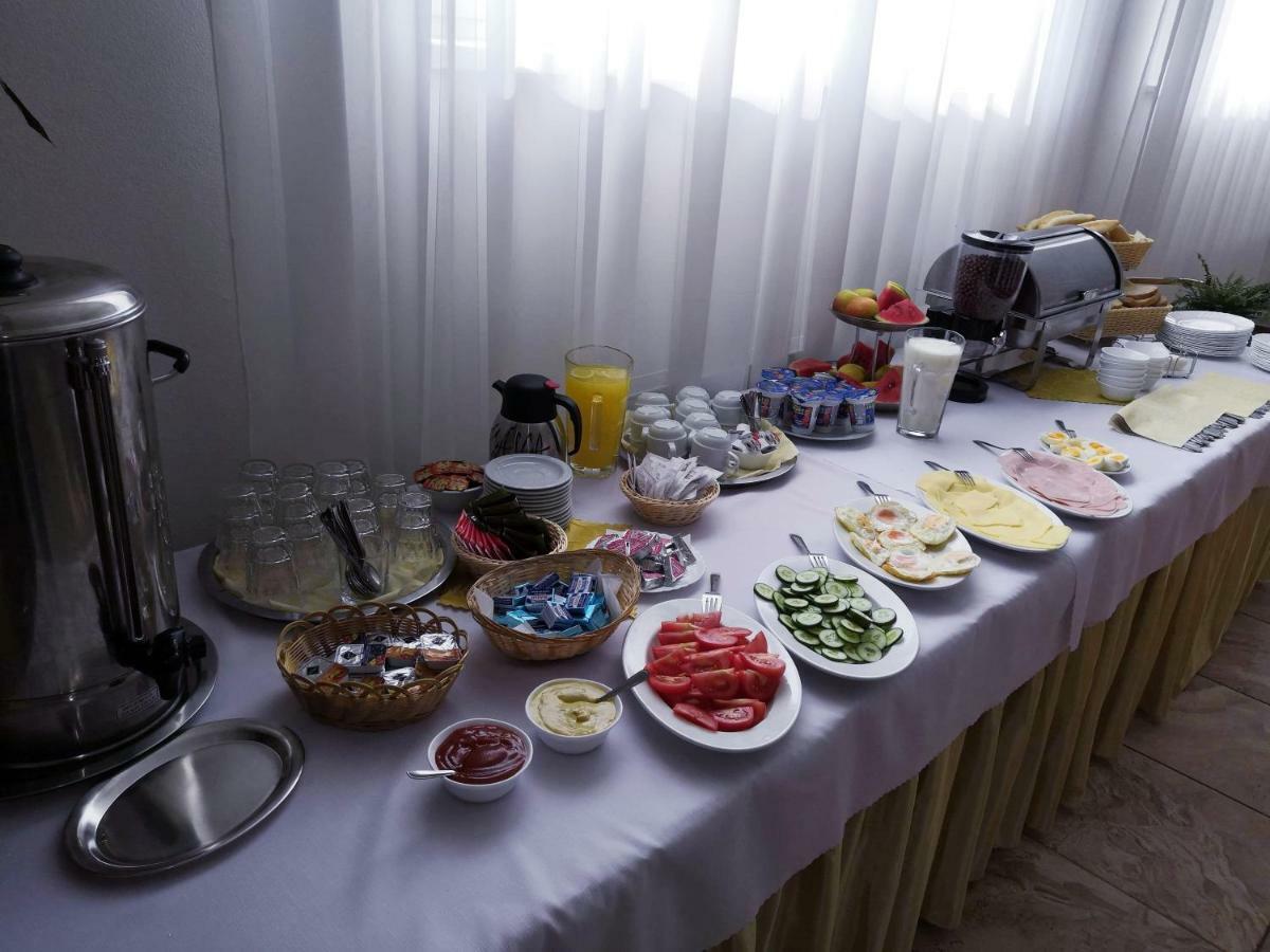 Agrohotel Tri Brezy Hrustin Экстерьер фото