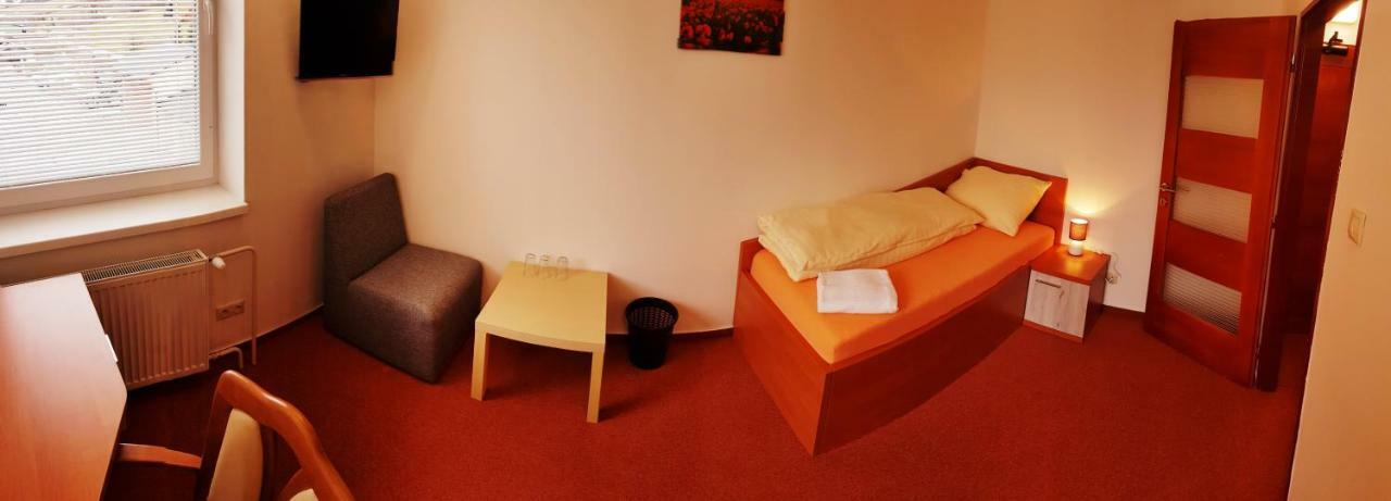 Agrohotel Tri Brezy Hrustin Экстерьер фото