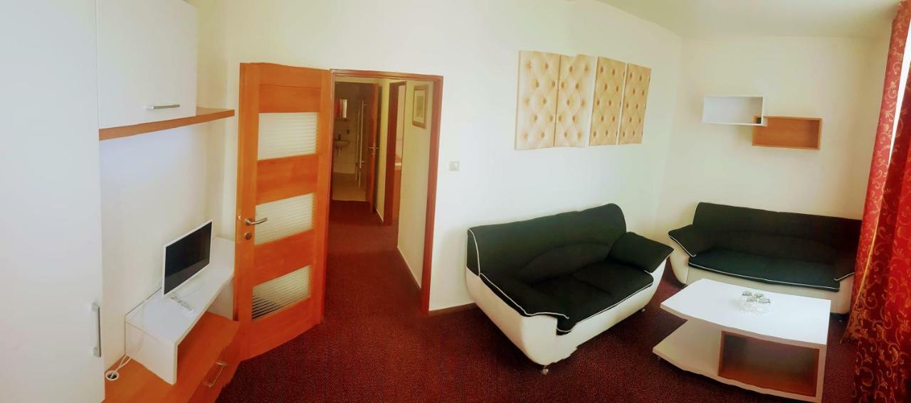 Agrohotel Tri Brezy Hrustin Экстерьер фото