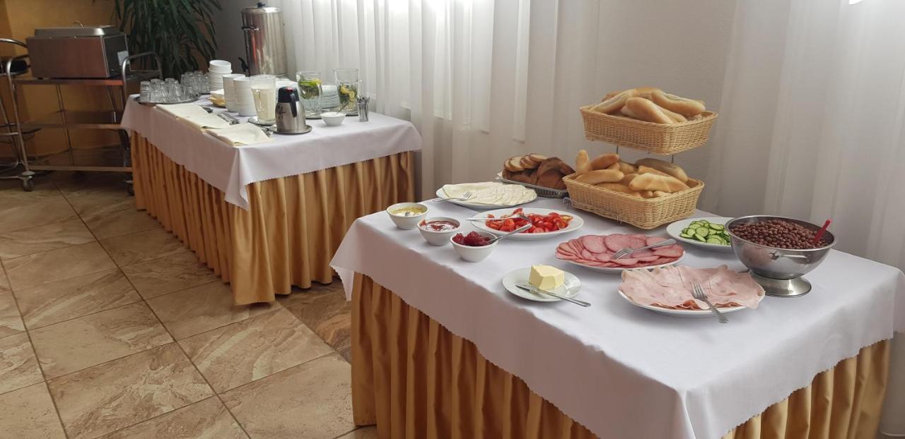 Agrohotel Tri Brezy Hrustin Экстерьер фото